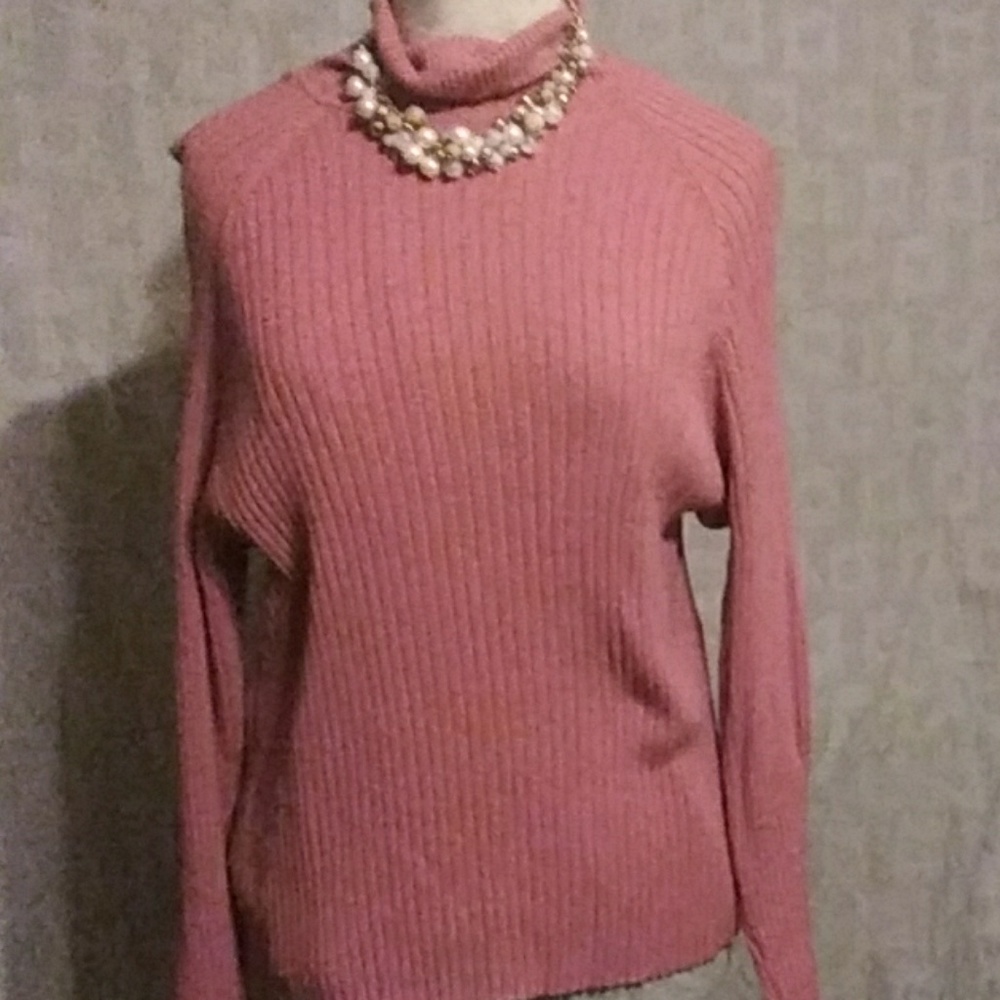 Super cute pink turtle kneck